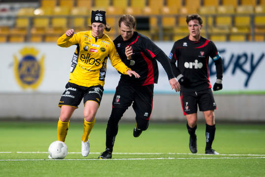 Kamp mellan Elfsborgs Simon Olsson och Trollhättans Rasmus