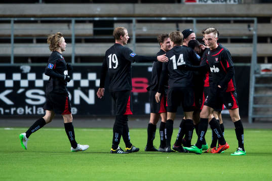Trollhättans spelare jublar