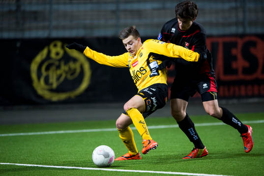 Kamp mellan Elfsborgs Oscar Berntsson och Trollhättans