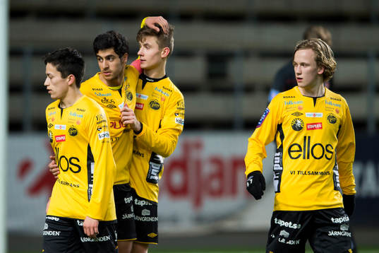Elfsborgs Filip Varenhed (mitt i bild) har gjort 1-1 och