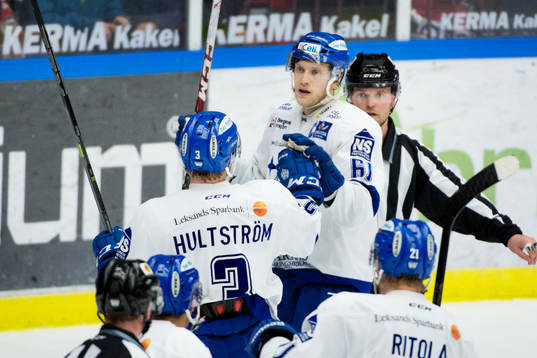 Leksands Linus Hultström firas av Johan Ryno