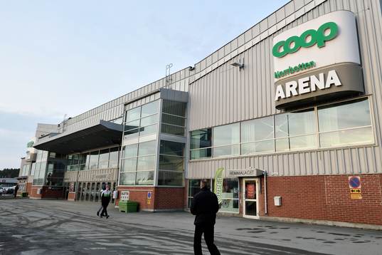 Eftermiddagssol på Coop Norrbotten Arena innan kvartsfinal