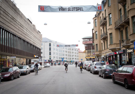Banderoller centralt i Örebro på Drottninggatan med
