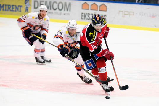 Örebros Derek Ryan och Växjös Jani Lajunen
