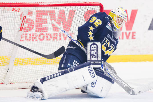 s målvakt Gustaf Wesslau släpper in 0-1