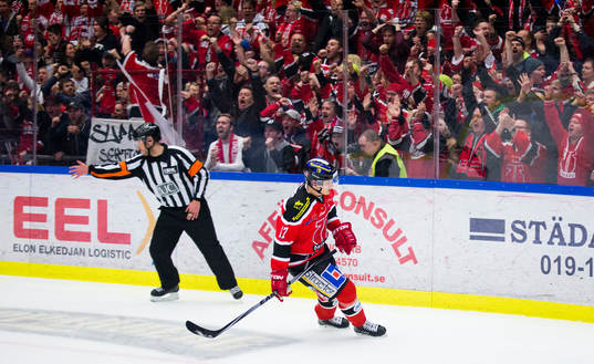 Örebros Daniel Viksten gör 1-1 på straff