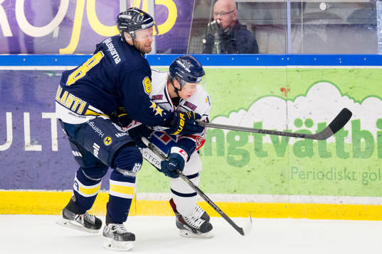 s Jere Karalahti mot Linköpings Jakub Vrana