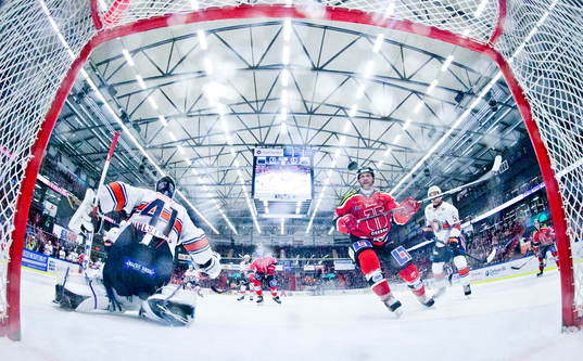 Bläddra bland fler bilder av Ishockey, SHL, kvartsfinal 4, Örebro - Växjö