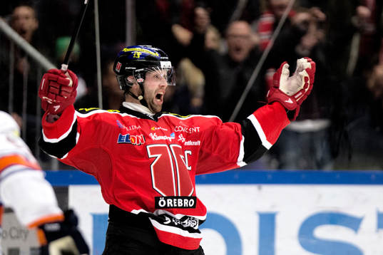 Örebros Henrik Löwdahl jublar
