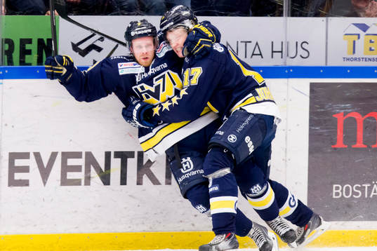 s Emil Johansson (h) och Mattias Tedenby (v) jublar