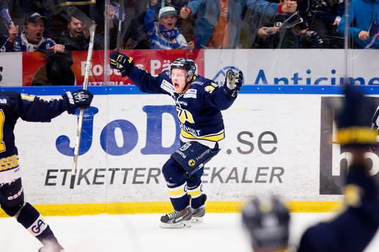 s Mattias Tedenby jublar