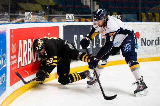 s Joakim Hagelin bjuds på en flygtur av Sundsvalls
