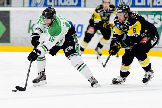Rögles Christopher Liljewall och Västerås Jan Urbas
