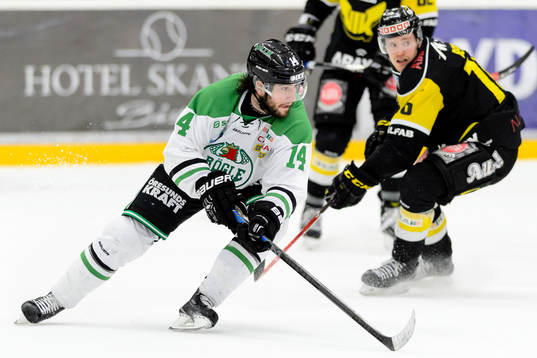 Rögles Jordan Smotherman  och Västerås Jonte Berg