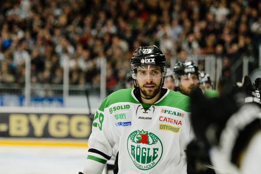 Rögles Ludvig Rensfeldt firar med båset