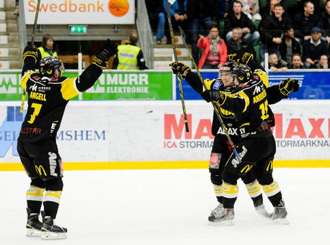 Västerås Nicholas Angell, Erik Andersson (h) firar Eddie
