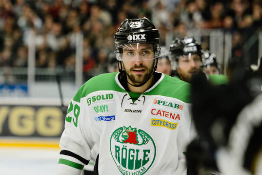 Rögles Ludvig Rensfeldt firar med båset