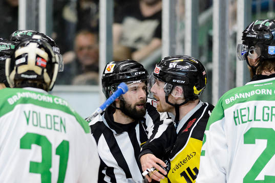 Västerås Stefan Gråhns (m) i het diskussion med en