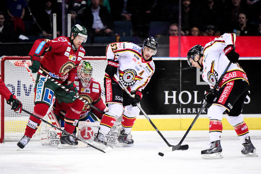 Frölundas Christian Bäckman och Luleås Karl Fabricius
