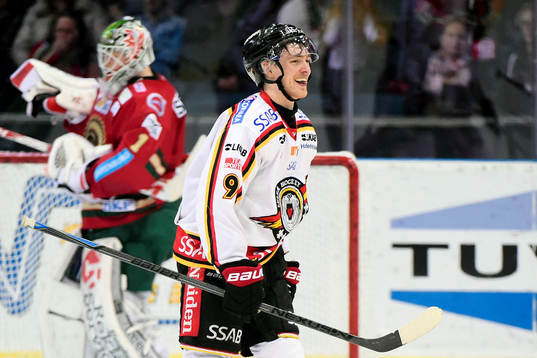 Luleås Johan Forsberg firar
