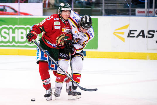 Frölundas Artturi Lehkonen tackar Luleås Jonathan