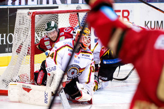 Frölundas Mats Rosseli Olsen firar