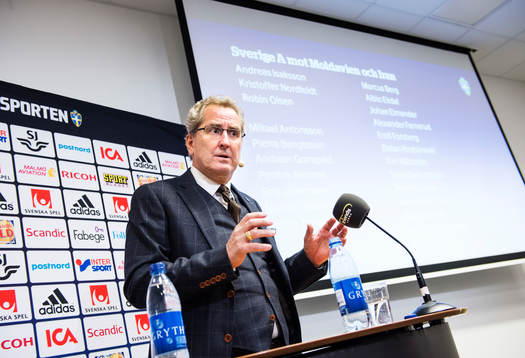 Sveriges förbundskapten Erik Hamrén presenterar