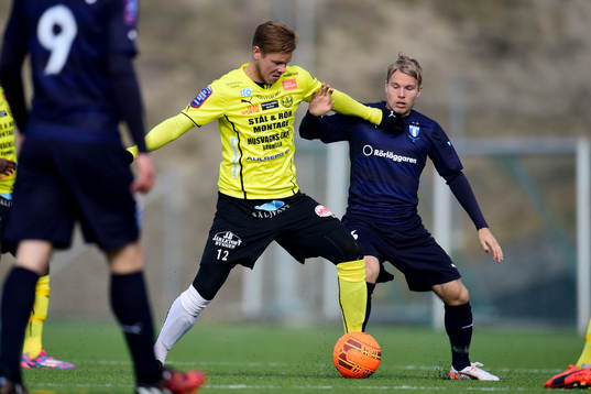 Mjällbys David Löfqvist och Malmö FFs Oscar Lewicki