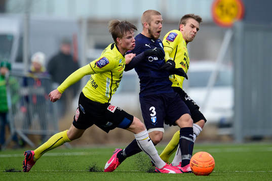 Mjällbys Eric Björkander och Simon Nilsson och Malmö FFs