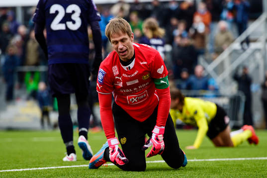 Mjällbys målvakt Mattias Asper deppar