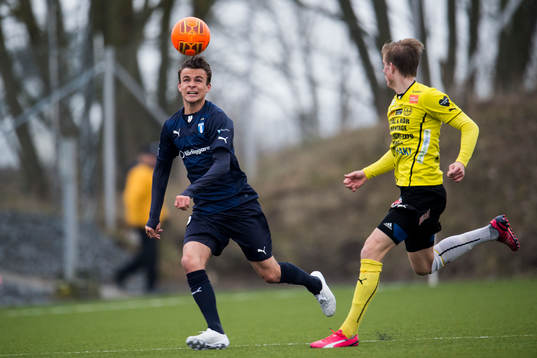 Malmö FFs Andreas Vindheim och Mjällbys Eric Björkander