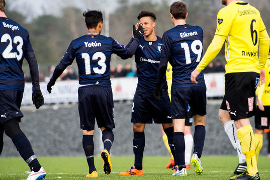 Malmö FFs Victor Yoshimar Yotun Flores, Tobias Sana och