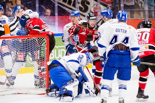 Bråk framför Leksands målvakt Oscar Alsenfelt