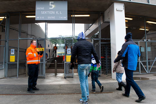Publiken på väg in