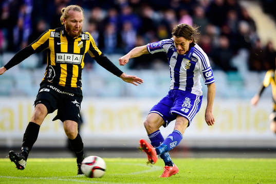 IFK Göteborgs Lasse Vibe och Häckens Emil Wahlström