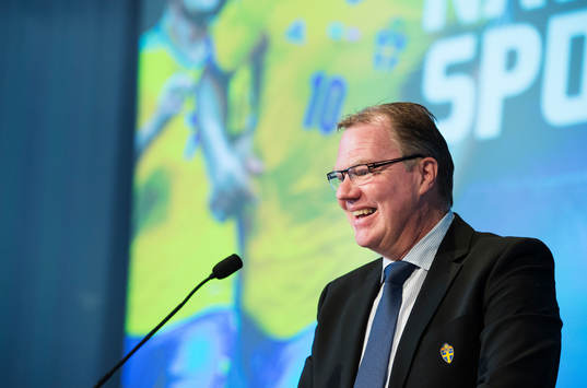Karl-Erik Nilsson, ordförande, talar