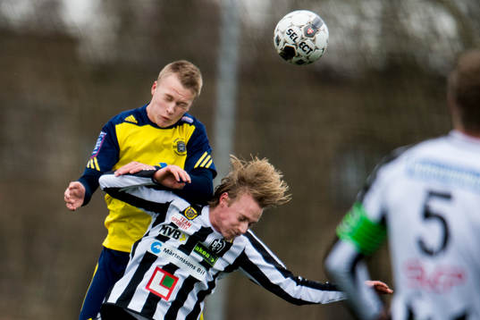 Ängelholms Christian Ljungberg i nickduell med Landskronas