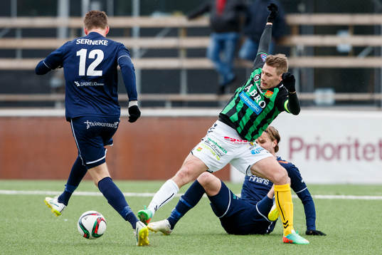 Gais Patrik Ingelsten och Utsiktens målvakt Axel Wibrån i