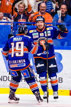 Växjös Teemu Laakso firas av Tuomas Kiiskinen