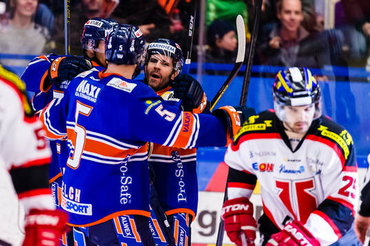 Växjös Cory Murphy jublar
