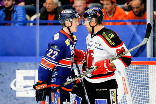 Gruff mellan Växjös Gustav Rydahl och Örebros Viktor