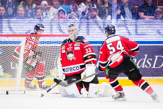Malmö Redhawks målvakt Niko Hovinen deppar
