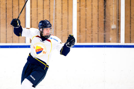 Djurgårdens Danijela Rundqvist jublar