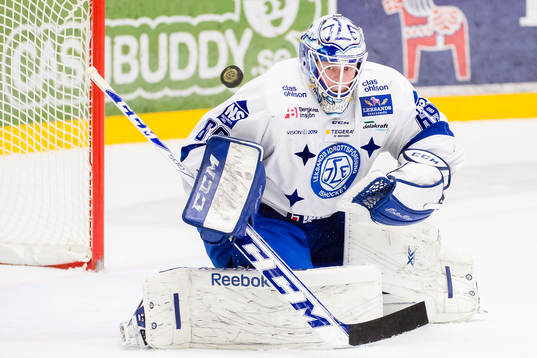 Leksands målvakt Oscar Alsenfelt har inte kontroll på
