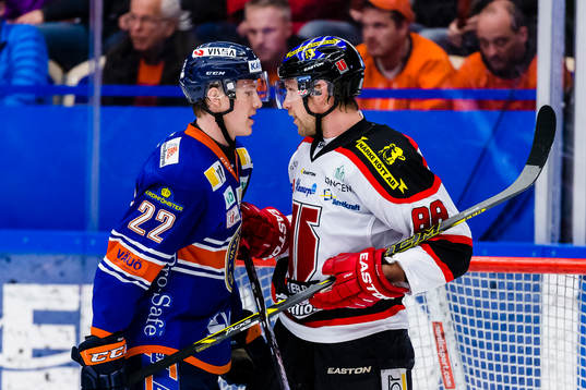 Gruff mellan Växjös Gustav Rydahl  och Örebros Viktor