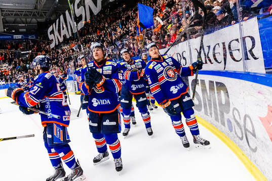 Växjös spelare firar