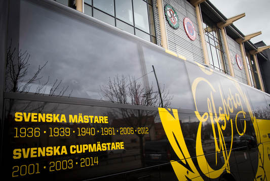 Elfsborgs spelarbuss med texten svenska mästare och