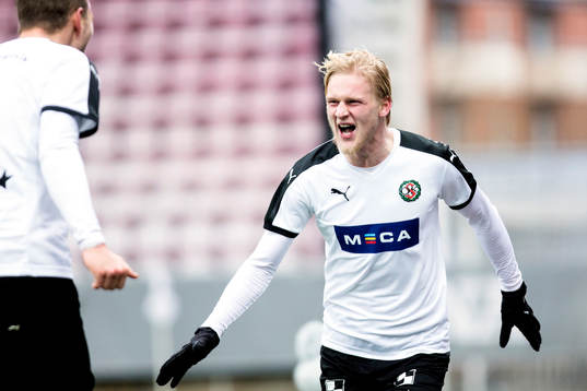 Örebros Karl Holmberg jublar