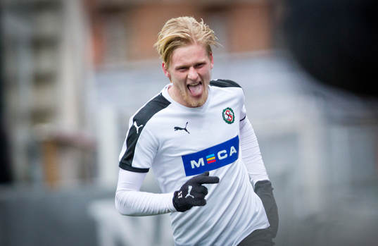 Örebros Karl Holmberg gör 2-0 och jublar