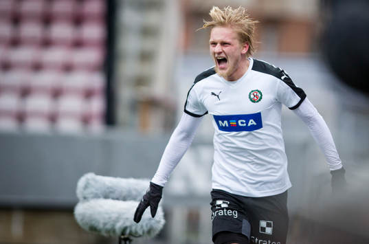 Örebros Karl Holmberg gör 2-0 och jublar